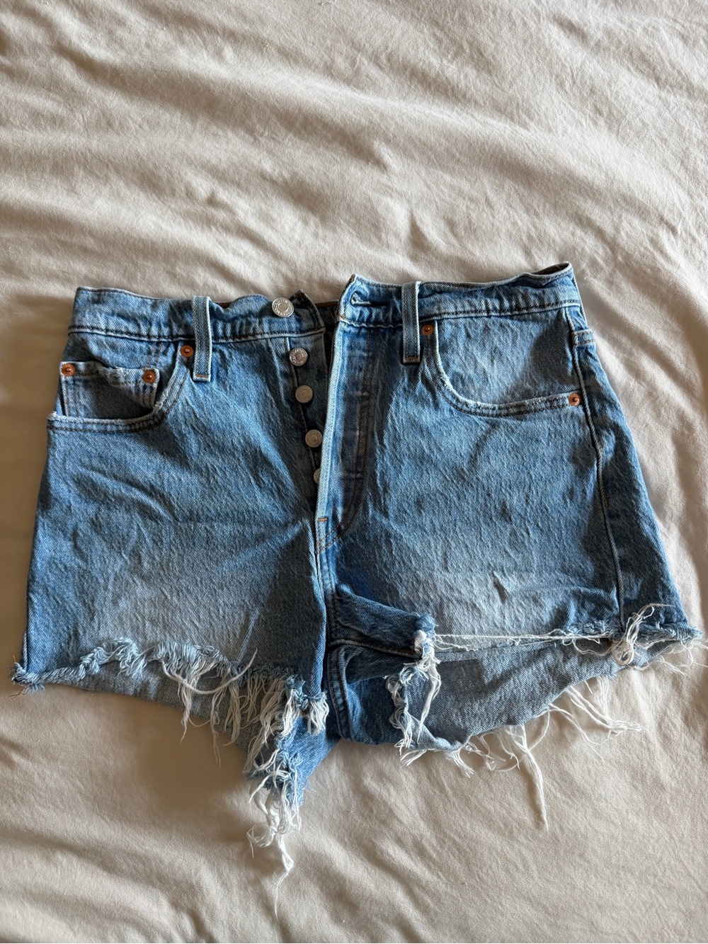 Levi’s 501 Shorts - Picture 2 of 5